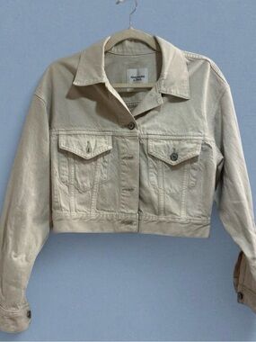 Abercrombie & Fitch Cropped Cream Denim Jacket